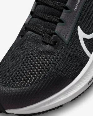 Men’s Nike Air Zoom Pegasus 40 Running Shoe – Black/Iron Colorway