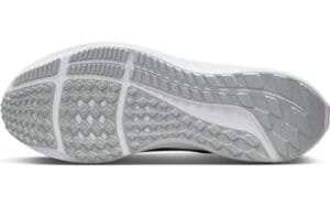 NIKE Women’s Pegasus Sneaker in Metallic Silver Pure Platinum – Size 7.5