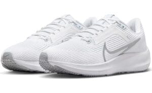 NIKE Women’s Pegasus Sneaker in Metallic Silver Pure Platinum – Size 7.5